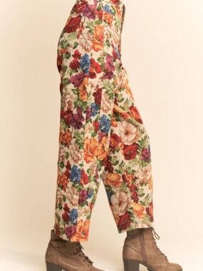 NWT DAVI & DANI Red & Cream Printed Tapestry Floral Barrel Leg Pants